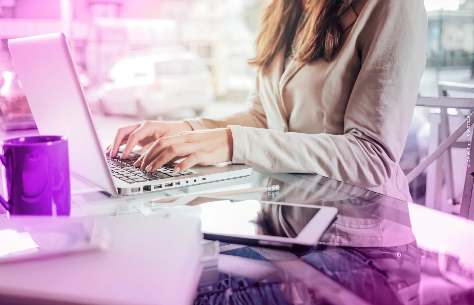 Woman operating the COREDINATE patrol system on the laptop