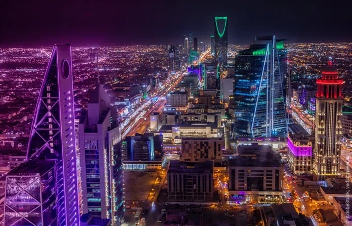 Saudi_Arabien_Stadt_bei_Nacht