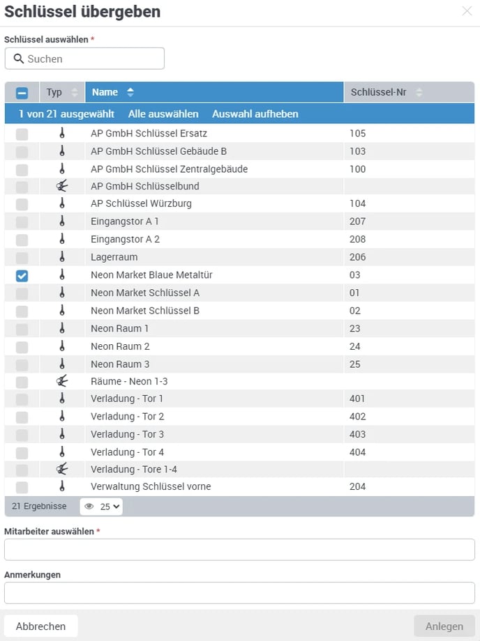 Schluessel_im_Portal_uebergeben_DE_04