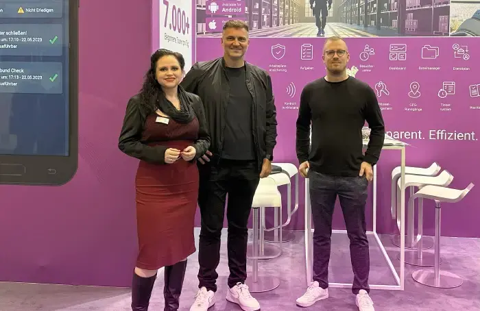 Sascha Thomae and Arne Richel from UMG facilities GmbH in conversation with COREDINATE CMO Daniela Gröbel-Becker.