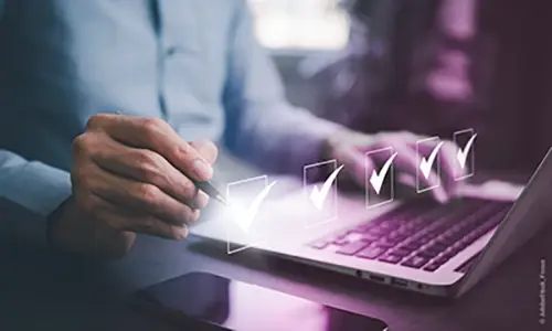 Laptop_checklist_AdobeStock_591756620_Focus_1000x600