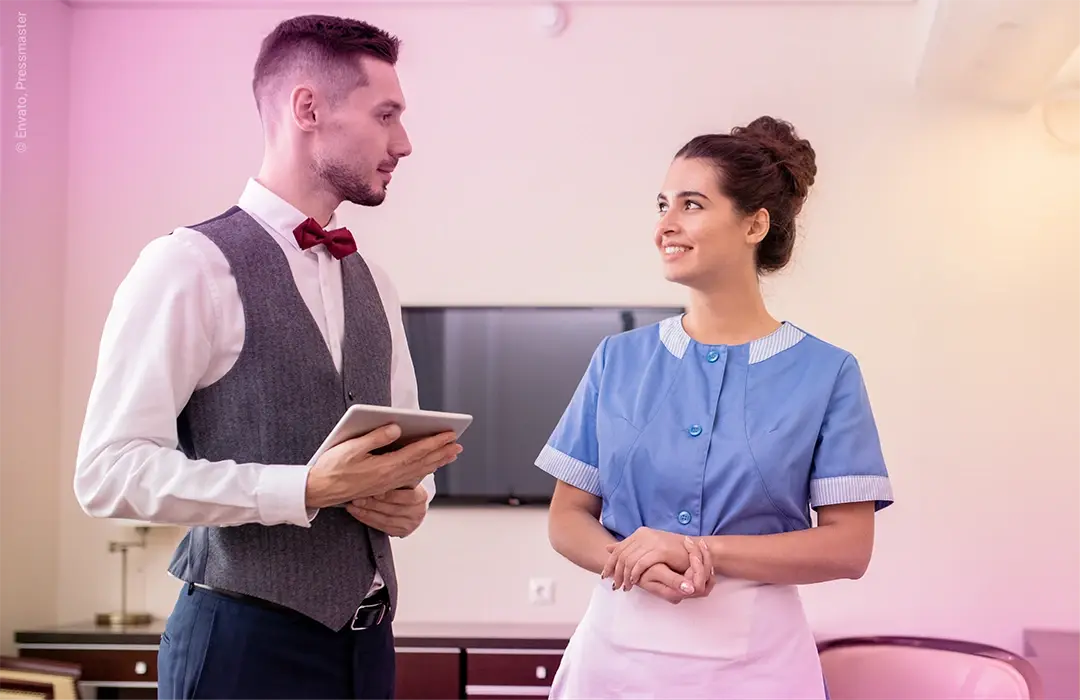 hospitality_flipcard_Hotel_staff_with_tablet_Envato_by_Pressmaster