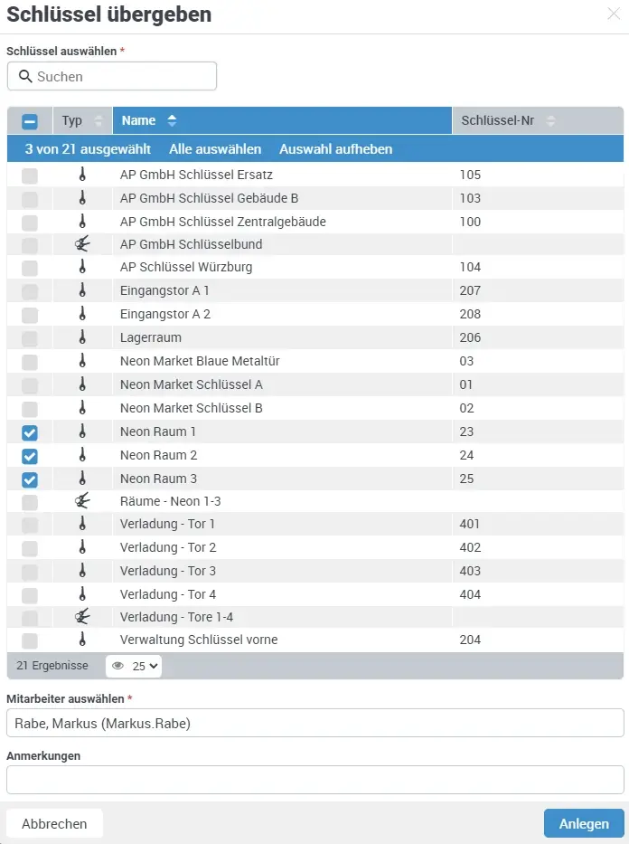 Schluessel_im_Portal_uebergeben_DE_05