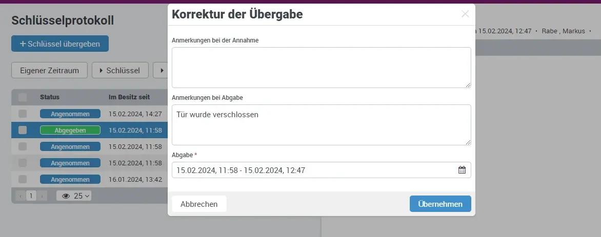 Schluessel_im_Portal_uebergeben_DE_12